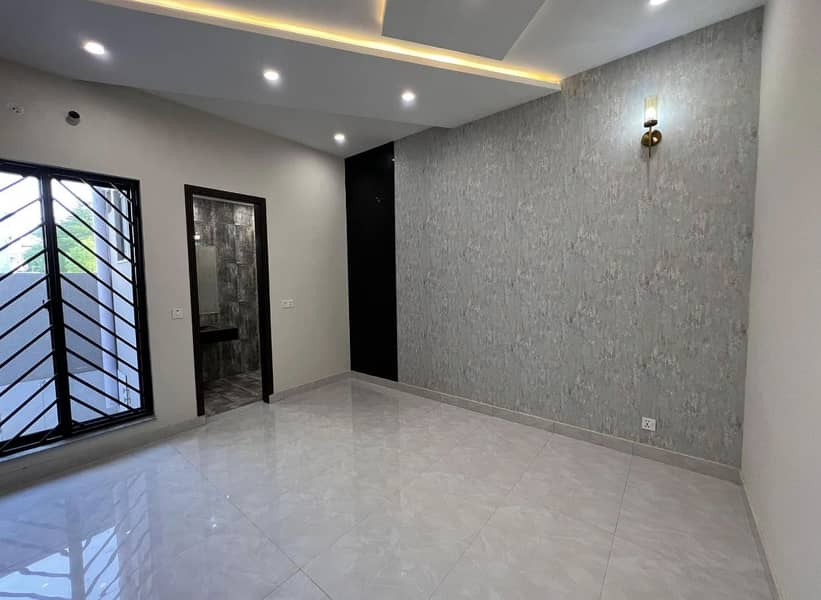 5 Marla Beautiful Luxury House For Sale In Etihad Town Prime Location 4