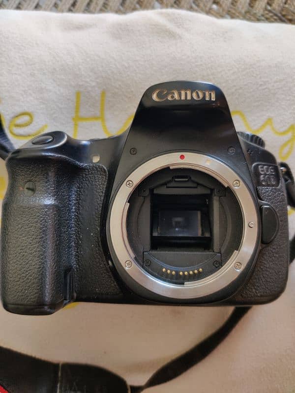 Canon 60 d body with charger and battery 0