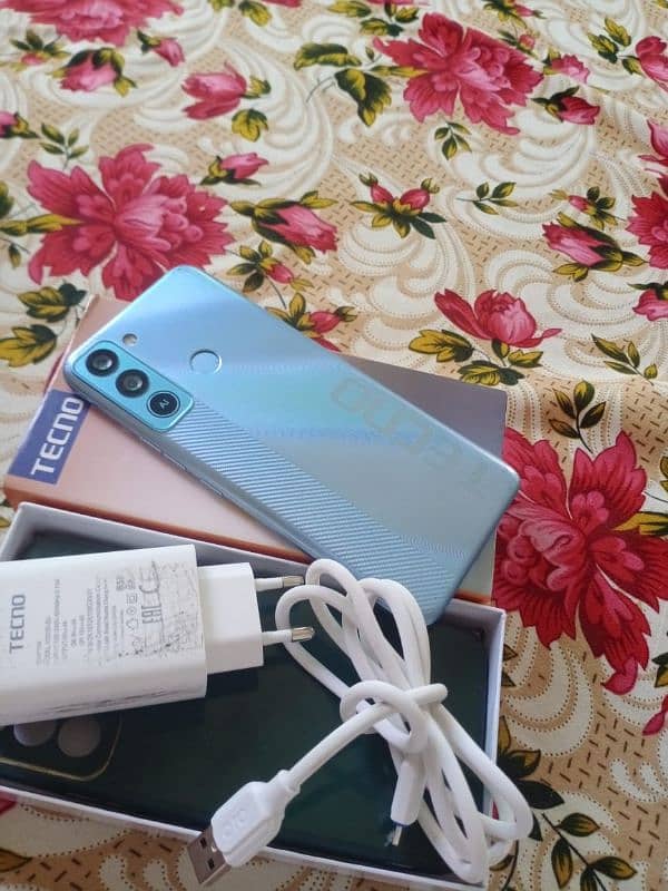 Tecno pop 5 32 gb ram with box charger 1