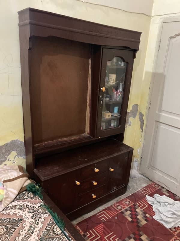 dressing table with metal decoration 2