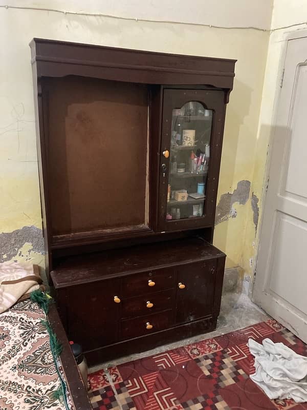 dressing table with metal decoration 3