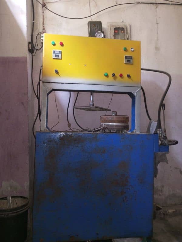 Disposable Paper Plate Making & Cutting Machine For Sale 0