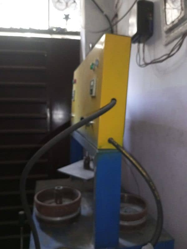 Disposable Paper Plate Making & Cutting Machine For Sale 2