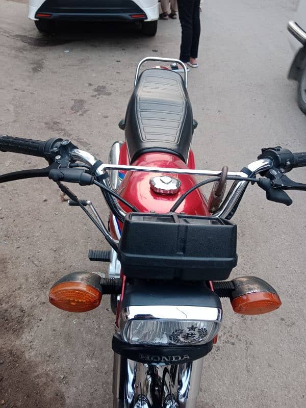 Honda 125 2022 model khi num 2