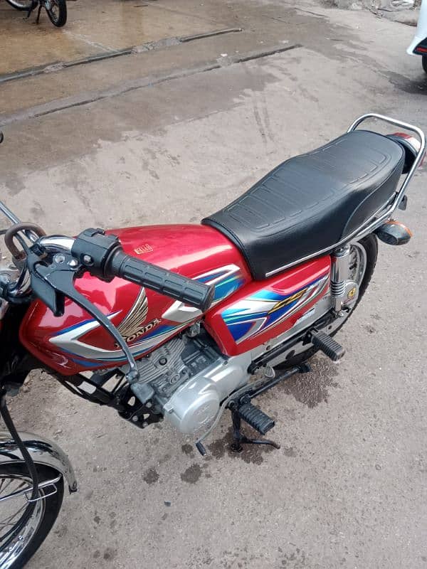 Honda 125 2022 model khi num 3