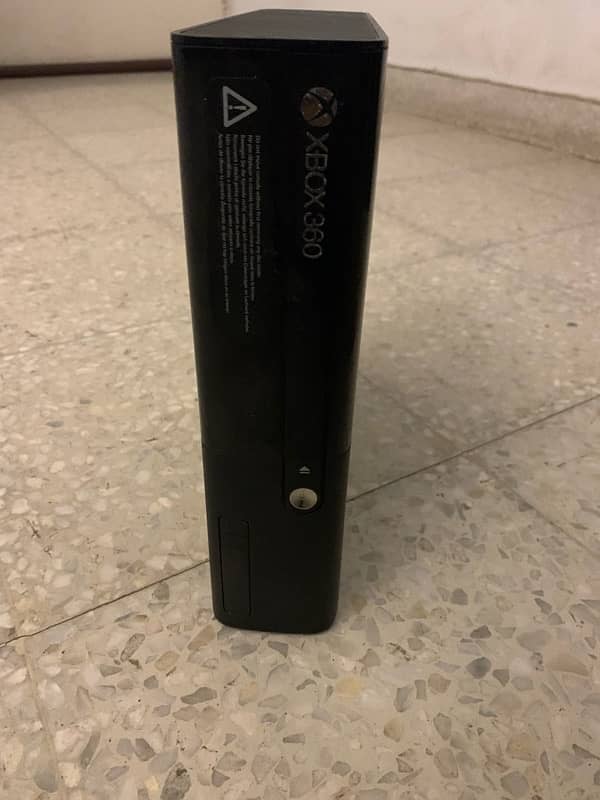 Xbox 360 Slim 1