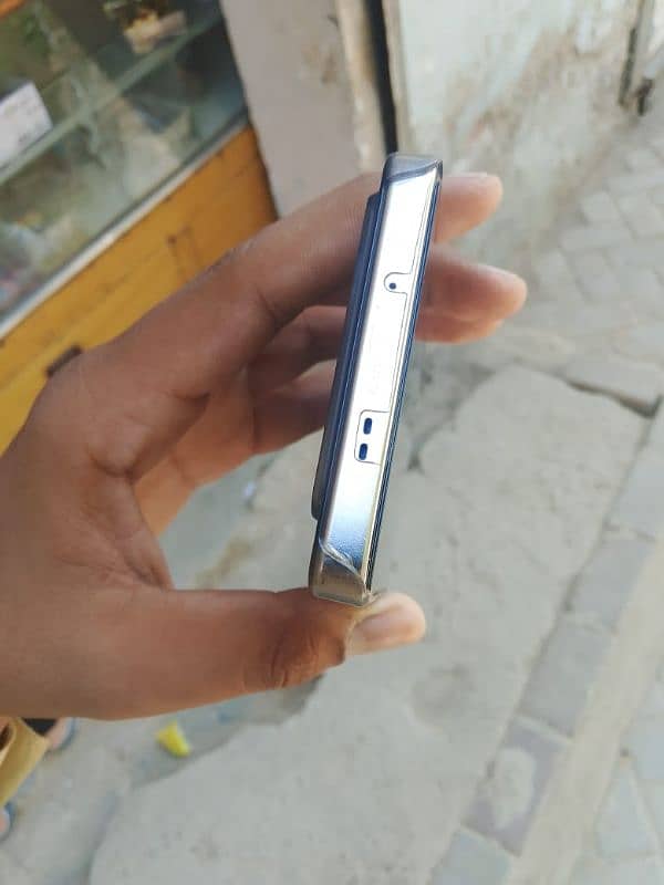 Infinix Note 40 5