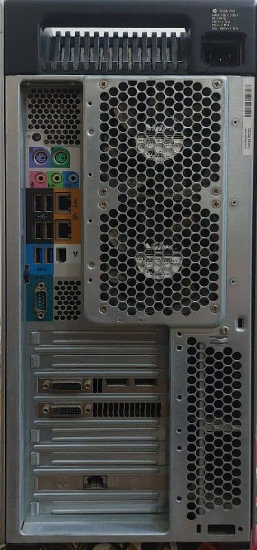 HP Z820 WORKSTATION 1