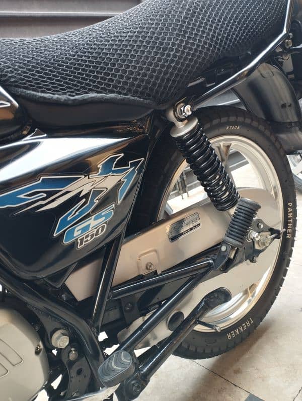 suzuki 150 bike 10