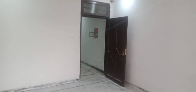 Investors Should rent This Prime Location Upper Portion Located Ideally In Gulberg 7