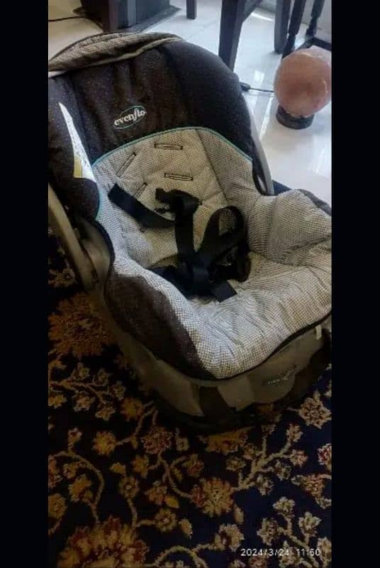 Evenflo baby car seat 1