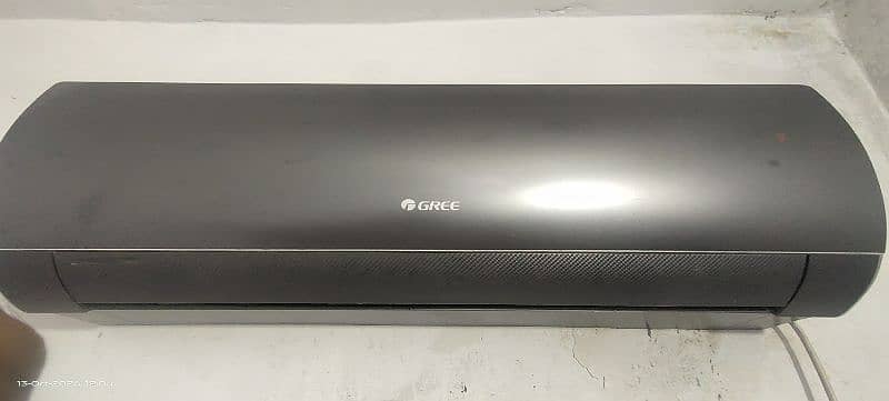 Gree 1.5 ton (heat and cool) 4