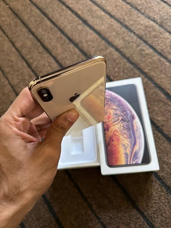 iphone XS MAX 64 GB PTA 5