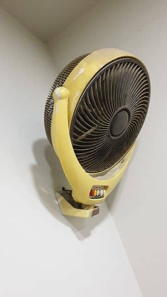 ROYAL BRACKET FAN EXCELLENT CONDITION 3