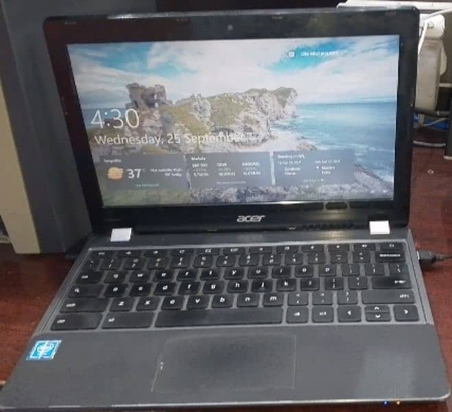 Acer c740 04 gb RAM 128 GB SSD A+ condition 0