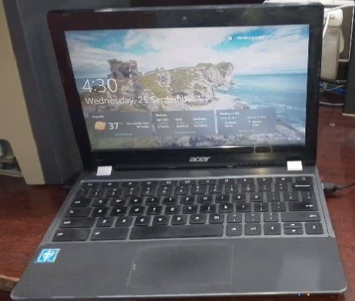 Acer c740 04 gb RAM 128 GB SSD A+ condition 1