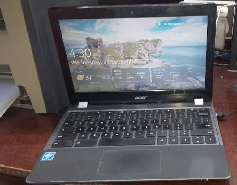 Acer c740 04 gb RAM 128 GB SSD A+ condition 2