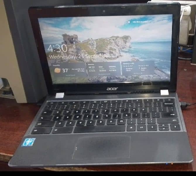 Acer c740 04 gb RAM 128 GB SSD A+ condition 3