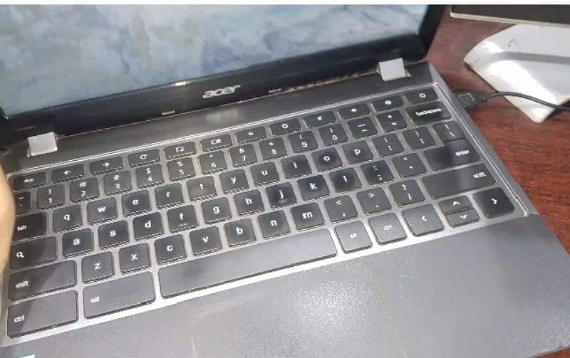 Acer c740 04 gb RAM 128 GB SSD A+ condition 4