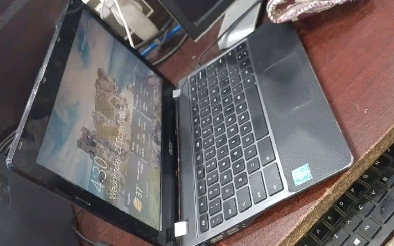 Acer c740 04 gb RAM 128 GB SSD A+ condition 5