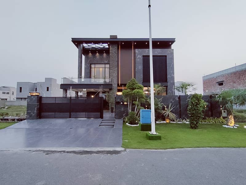 KANAL BRAND NEW ULTRA MODERN BUNGALOW FOR SALE NEAR TO RAYA COMMERCIAL 0