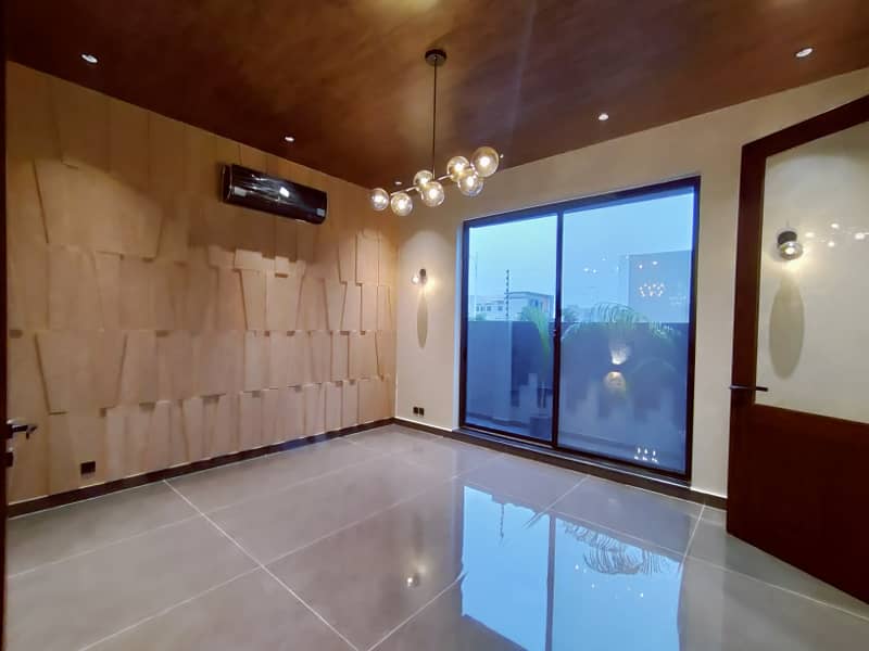 KANAL BRAND NEW ULTRA MODERN BUNGALOW FOR SALE NEAR TO RAYA COMMERCIAL 9