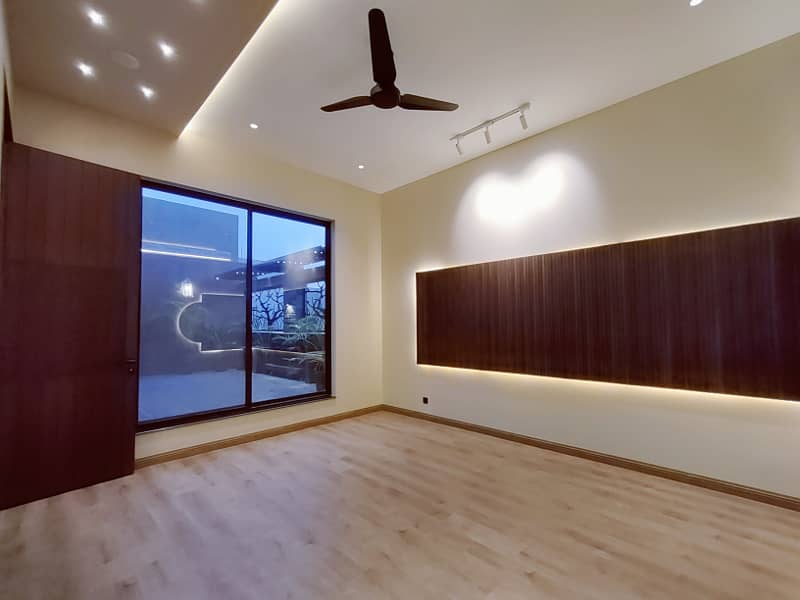 KANAL BRAND NEW ULTRA MODERN BUNGALOW FOR SALE NEAR TO RAYA COMMERCIAL 23