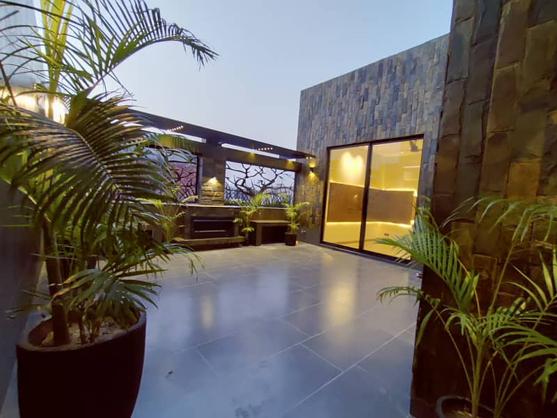 KANAL BRAND NEW ULTRA MODERN BUNGALOW FOR SALE NEAR TO RAYA COMMERCIAL 36