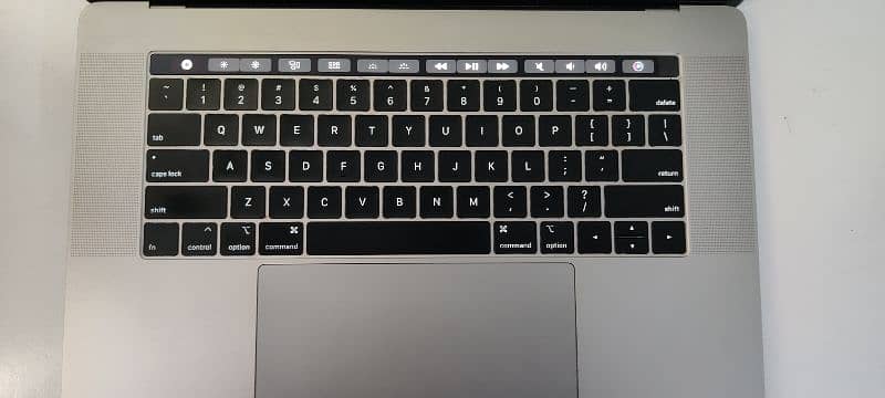 MacBook Pro 2019 1 TB 32 GB Ram 4 gb graphics 2