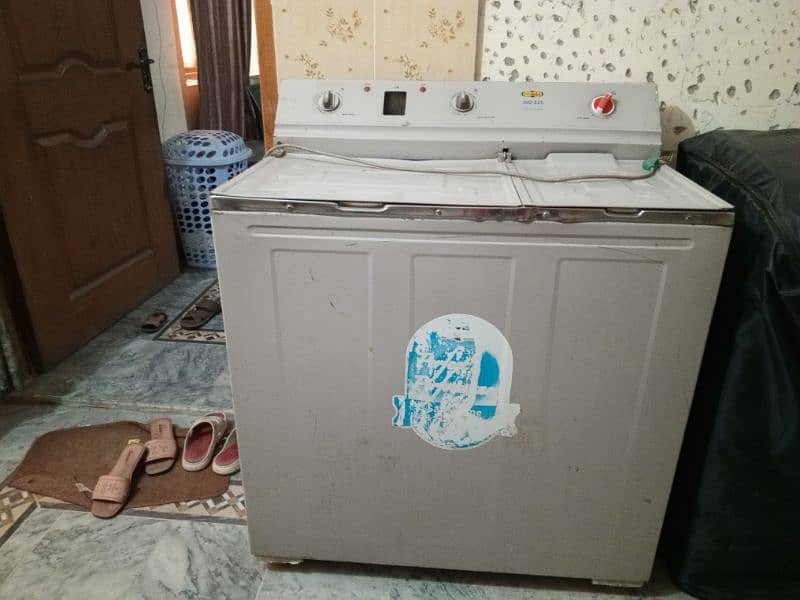 used Super Asia Washing machine with a dryer in the metal body 3