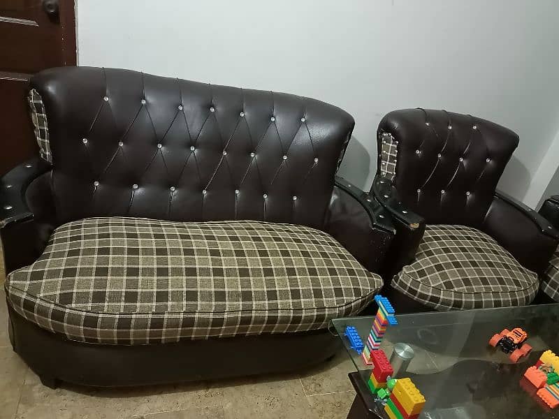 7 Seater sofa set ! urgent sale 0