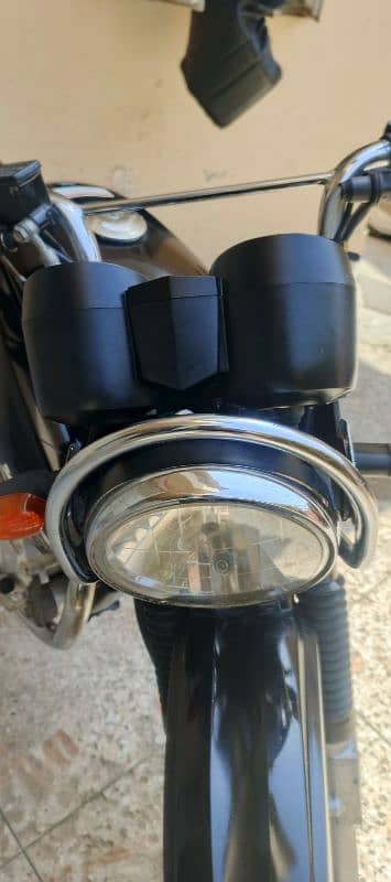 Japanese imported  ybr 125 g good condition no scratch 6