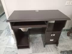 Computer table/ office table in perfect condition