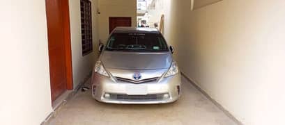 Toyota Prius Alpha 2014