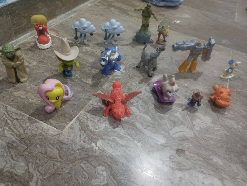 DIFFERENT TOYS (CHARACTERS FAMILIES 2