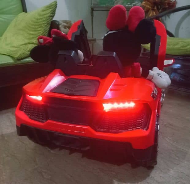 Kids baby car electric battery operated/ remotecontrol 10/10 condition 7