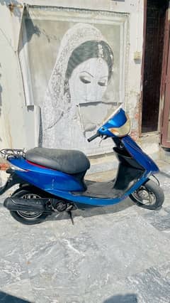 Honda dio 49cc in blue color 0