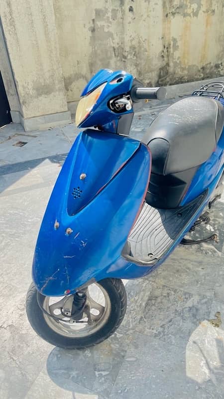 Honda dio 49cc in blue color 3