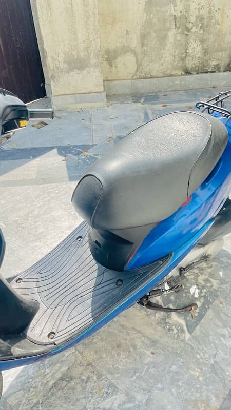 Honda dio 49cc in blue color 4