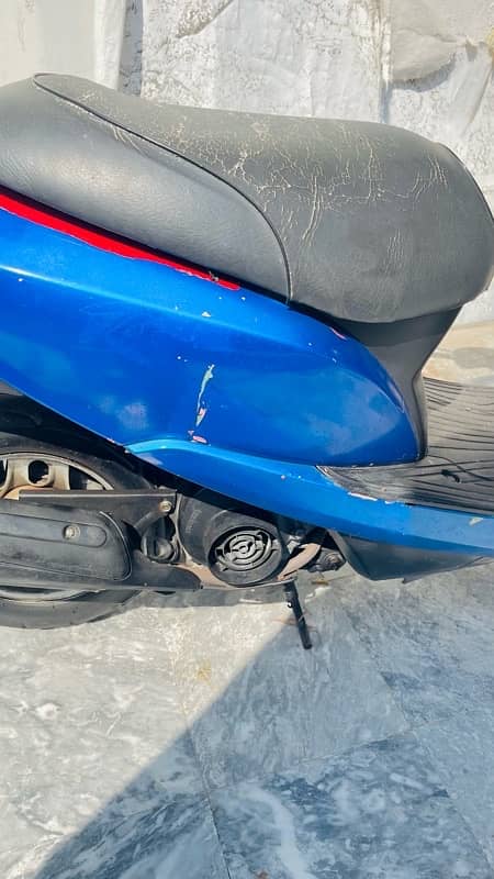 Honda dio 49cc in blue color 12