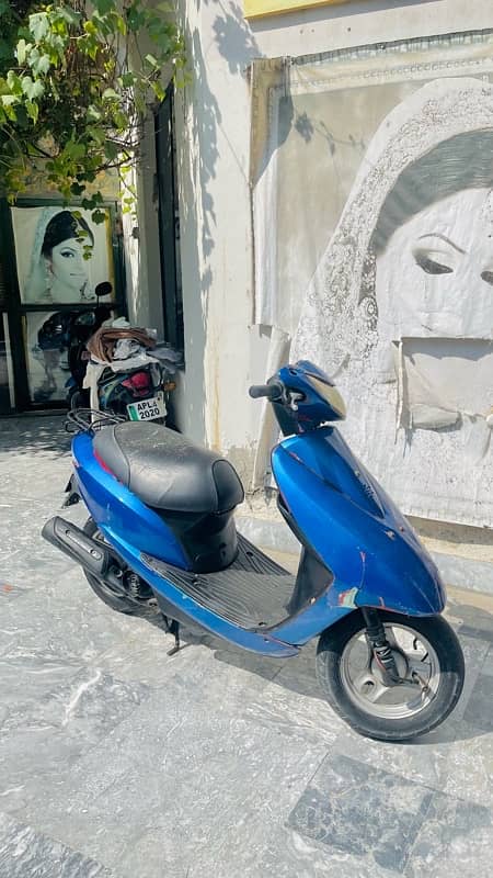 Honda dio 49cc in blue color 14