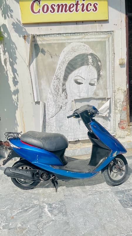 Honda dio 49cc in blue color 15