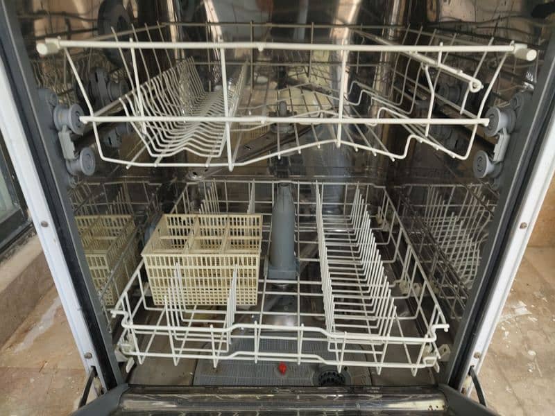 Dishwasher slightly Used good condition 2