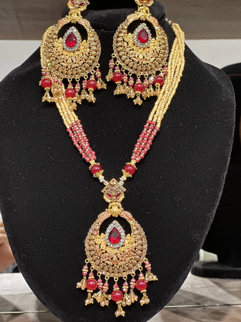 Artificial with 2 karat gold plated 5