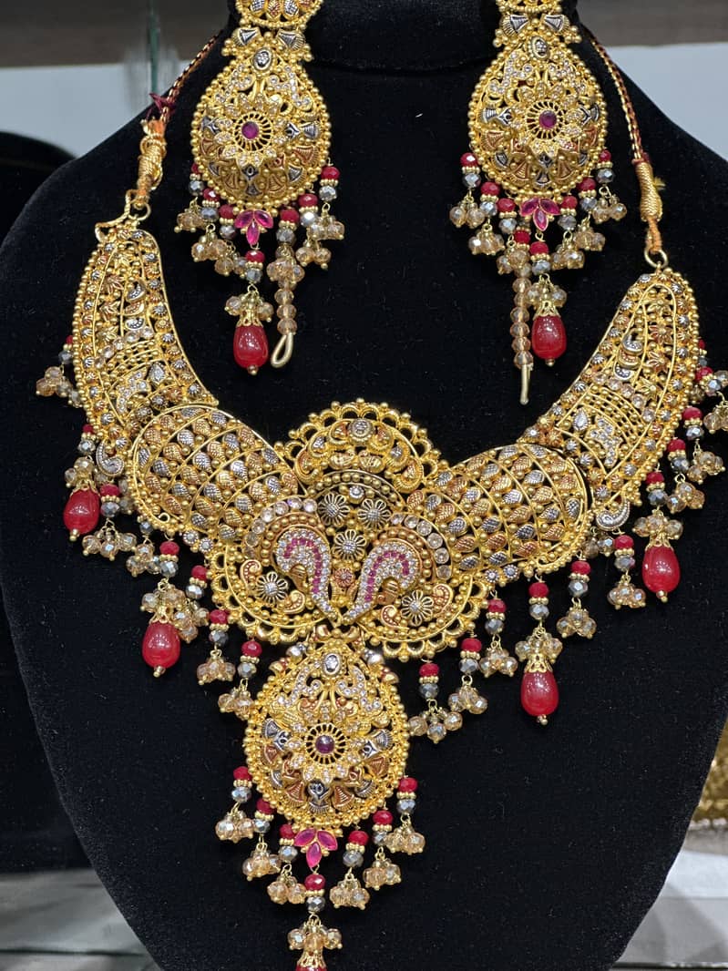 Artificial with 2 karat gold plated 7