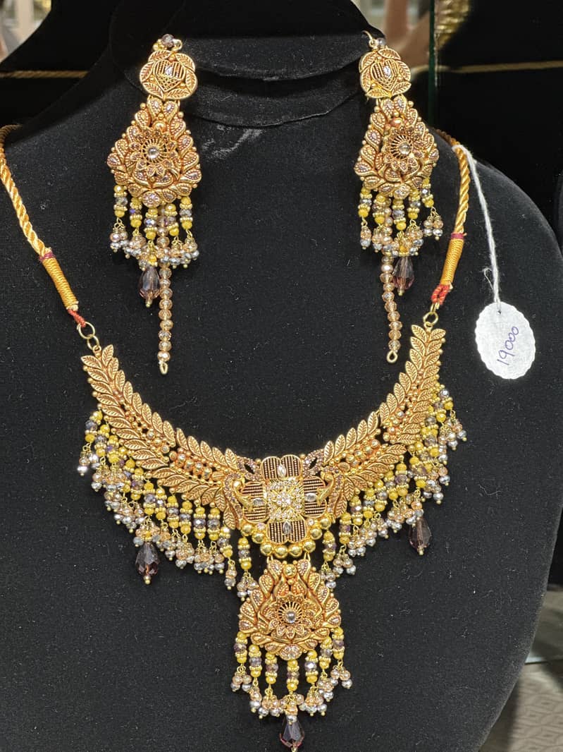 Artificial with 2 karat gold plated 17