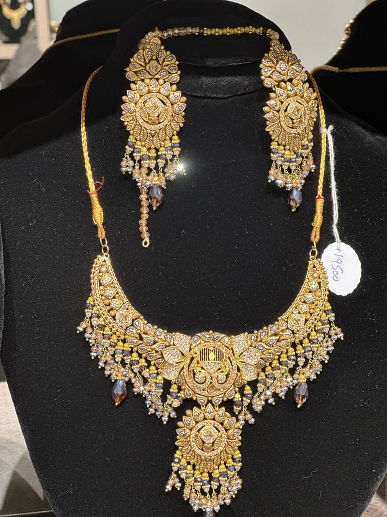 Artificial with 2 karat gold plated 18