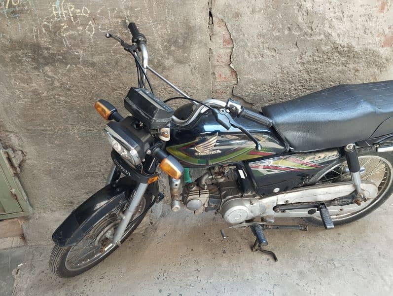 Honda 70 Bike - 2019 Model Black Variant 2