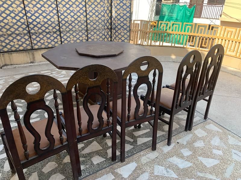 dinig tabel with 5 chairs all chairs new seated 1