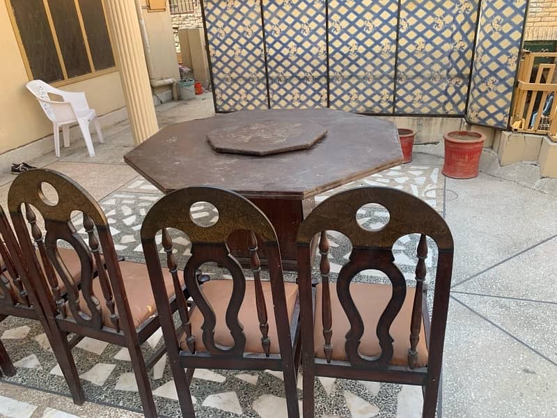 dinig tabel with 5 chairs all chairs new seated 2